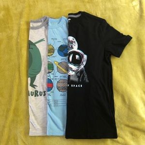 Bundle-3 boys tees size 10; old navy, gap